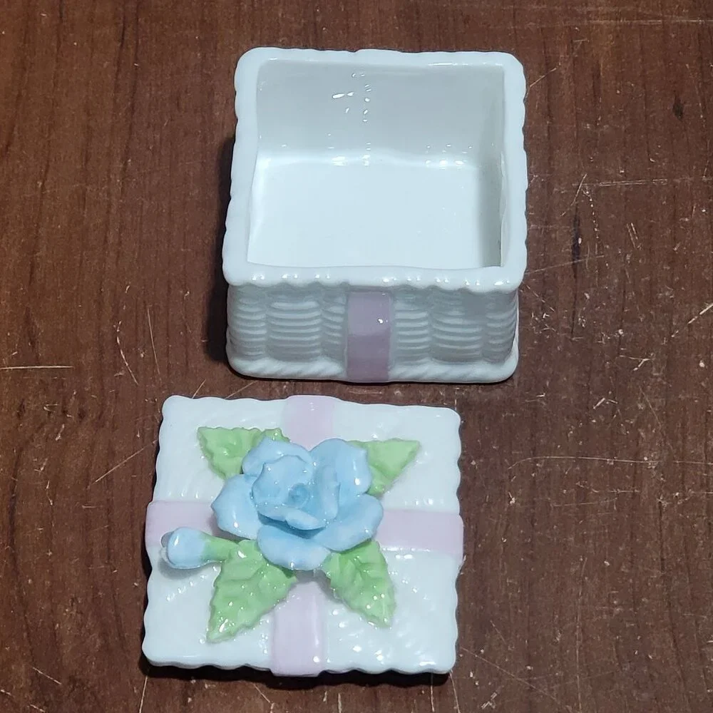 Vintage Mini Porcelain Trinket Box White Basket Weave Pattern Rose Lid
